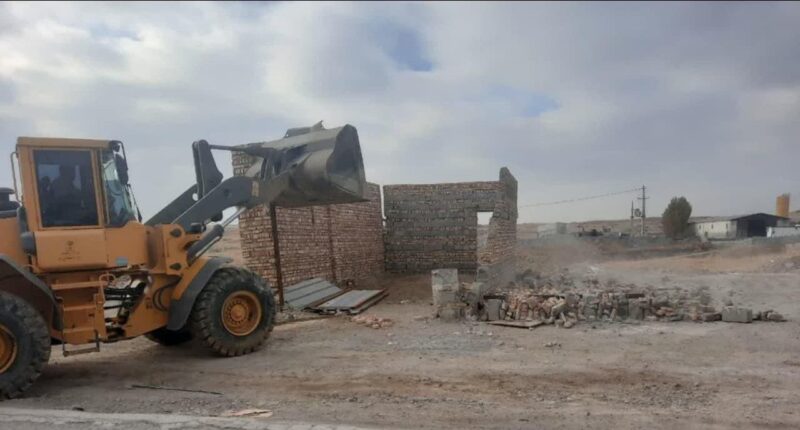 قلع و قمع ۲۴ مورد ساخت‌وساز غیرمجاز در بستان آباد
