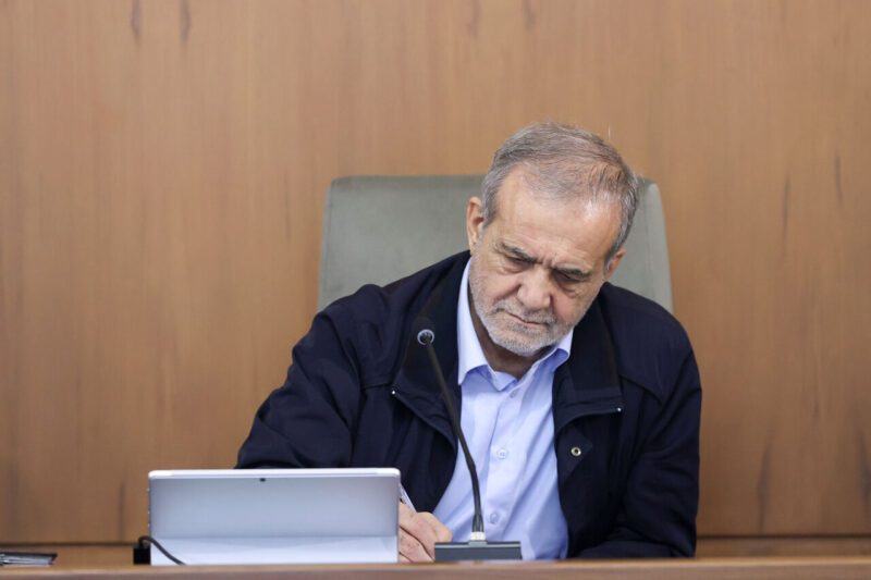 رییس جمهور ۳ مصوبه شورای عالی انقلاب فرهنگی را ابلاغ کرد