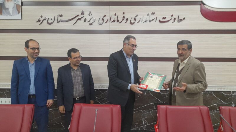 نشست صمیمی معاون استاندار و فرماندار شهرستان ویژه مرند و معاونین با پرسنل فرمانداری مرند در آستانه عیدنوروز