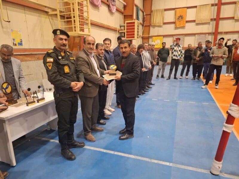 تیم رستوران وحدت ملکان قهرمانی مسابقات والیبال جام رمضان شهرستان ملکان شد