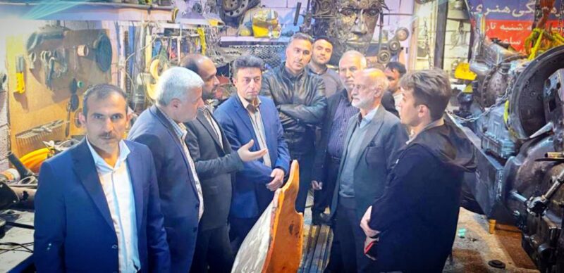 بازدید شهردار مرند از روند ساخت المان تراکتور