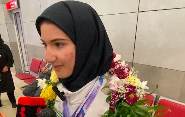 تقدیر یک قهرمان المپیک دانش آموزی از مادران ورزشکاران