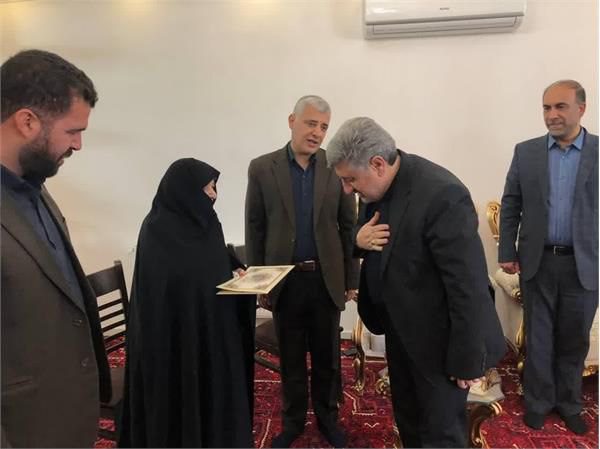 شهیدان بهترین نشانه برای انتخاب و ادامه راه درست هستند
