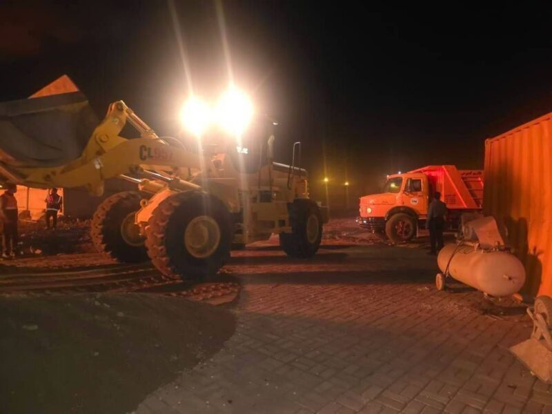 مشارکت نیروهای عملیاتی و ماشین آلات راهداری در کنترل حریق بندر شهید رجایی