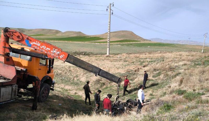 واژگونی پژو روآ در بستان آباد با دو کشته و مصدوم