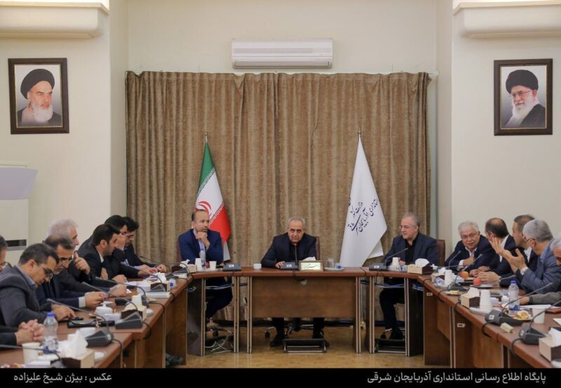 نهایی شدن آغاز عملیات اجرایی ساخت ۱۴۴۰ مگاوات نیروگاه برق خورشیدی در استان