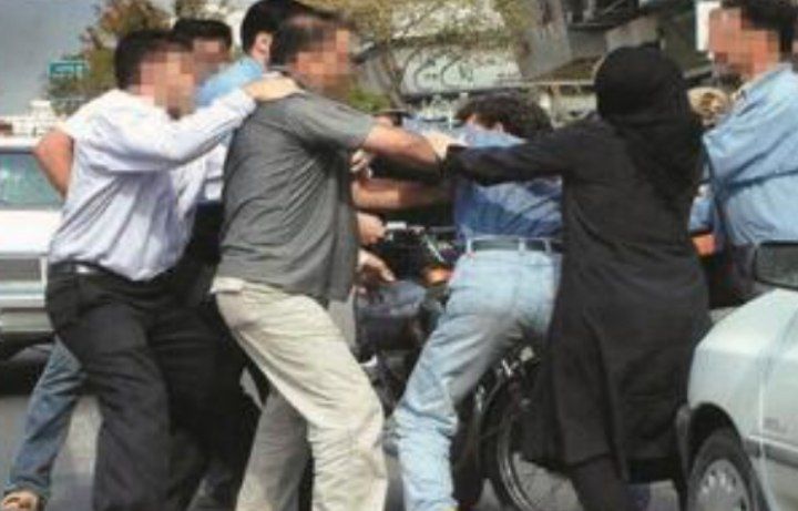 درگیری شدید خیابانی در میانه بر سر جای پارک خودرو/ ۶ نفر بازداشت شدند