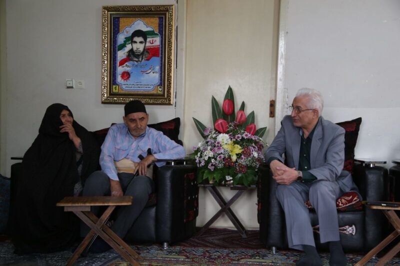دیدار استاندار با خانواده طلبه شهید قهرمان گریوانی