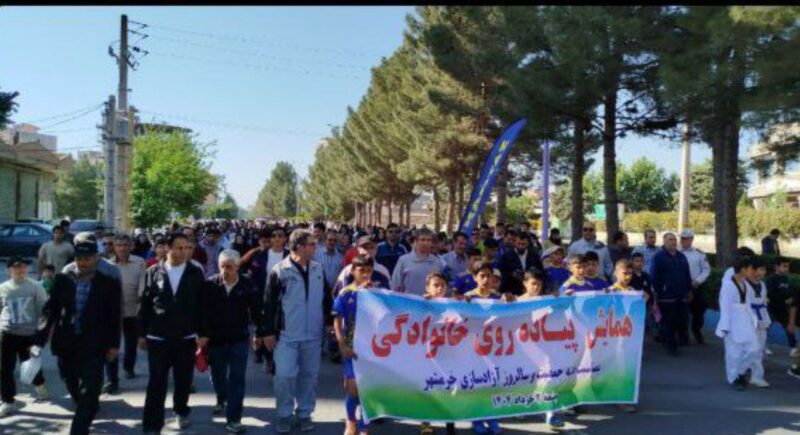 همایش پیاده‌روی خانوادگی به مناسبت هفته جوانی جمعیت در بناب برگزار شد