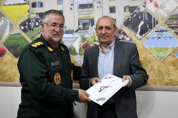 تقدیر سپاه عاشورا از رئیس سازمان جهاد کشاورزی آذربایجان شرقی برای همکاری در توسعه کشاورزی مناطق محروم