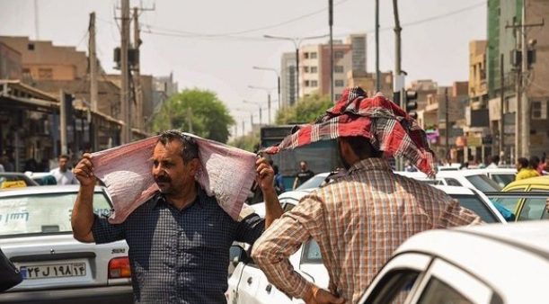 بیماری‌های پوستی ناشی از اشعه فرابنفش در سال‌های اخیر بیشتر شده‌اند؛ لک‌های پوستی زیادی که اخیراً می‌بینیم، تبدیل به بدخیمی‌ها و سرطان پوست می‌شوند