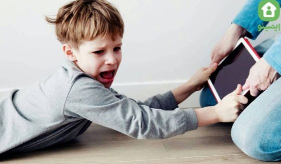 چگونه موبایل را از دست بچه ها بگیریم؟