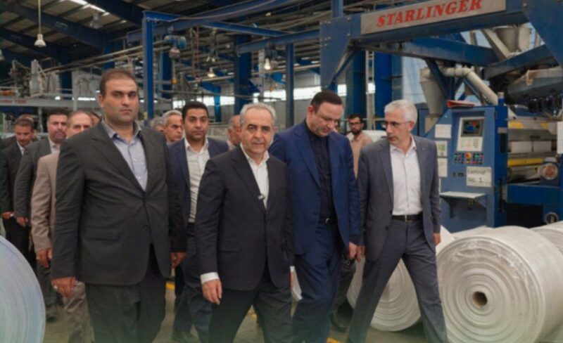 بازدید دبیر شورای عالی مناطق آزاد کشور و استاندار آذربایجان شرقی از شرکت پاراپلاستیک ارس
