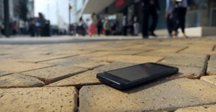 پلیس پاکدست، میانه ای گوشی گران قیمت گم شده را به صاحبش پس داد