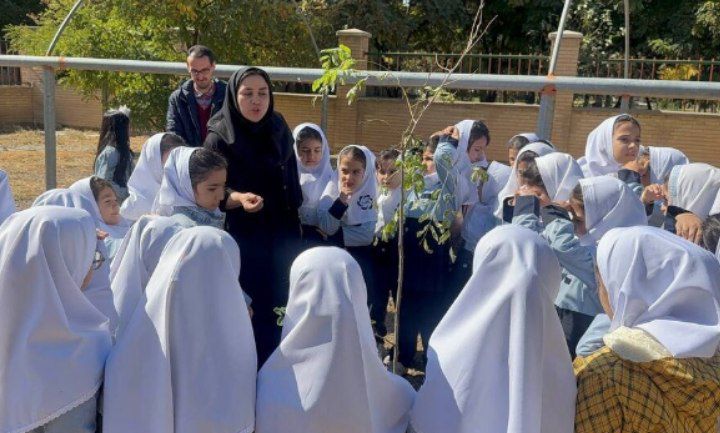 کاشت نهال به یاد «کودکان شهید» توسط مدرسه یاقوت در مرکز شماره ۳ کانون تبریز