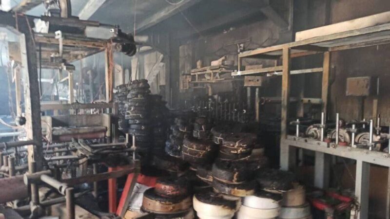 یک فوتی در پی آتش سوزی تولیدی مواد پلاستیکی در تبریز