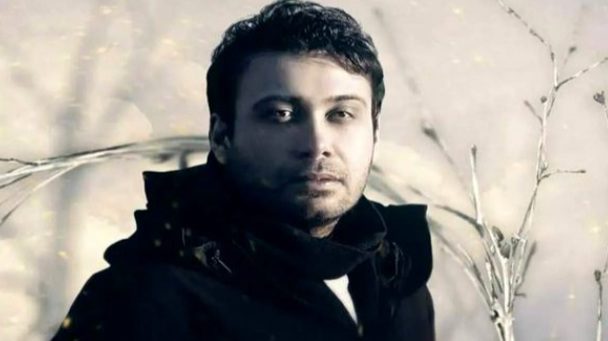 انتشار تصویر تازه از محسن چاوشی هم‌زمان با قطعه «بامداد خمار»