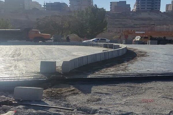 اجرای پروژه جدولگذاری با هدف ساماندهی ترافیکی و ایمنسازی دوربرگردان بلوار دوکمال