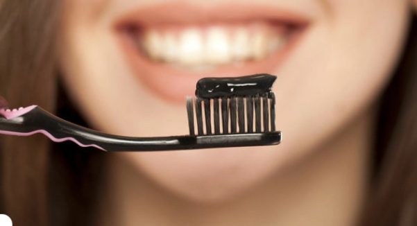 خمیردندان‌های حاوی زغال برای درخشندگی دندان مؤثر هستند؟