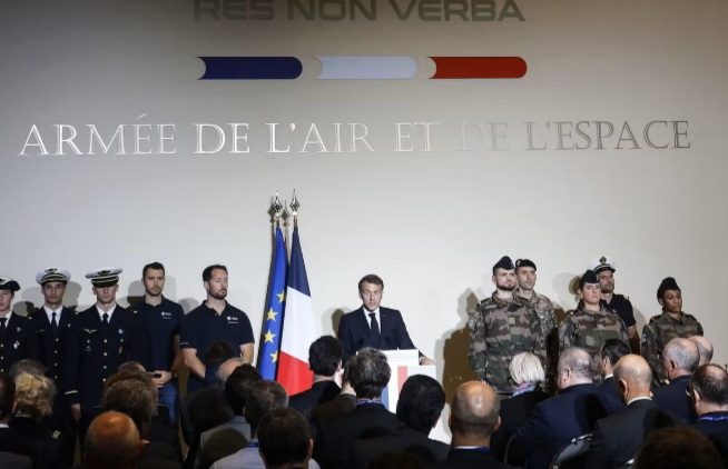 مکرون: جنگ‌ها در آینده از فضا آغاز خواهد شد