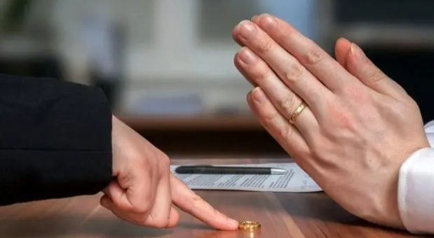 حق طلاق به زنان داده می‌شود؟/ ویدئو