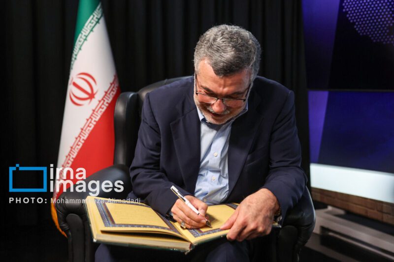 وزیر بهداشت: حرکت در مرزهای دانش بدون توسعه حوزههای پژوهشی امکانپذیر نیست