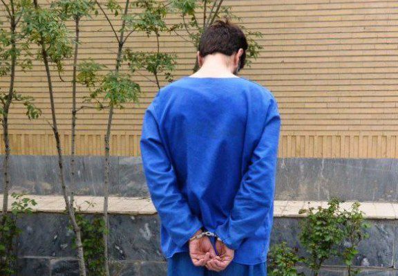 پرسه زنی های شبانه کنار خودروها دزد نگون بخت را لوداد/وی در یک عملیات غافلگیرانه حین سرقت دستگیر شد