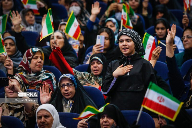 نقش بیبدیل مادر در توجه به عواطف فرزند