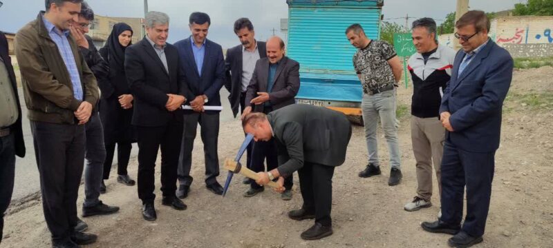 آغاز عملیات اجرایی جدول‌گذاری حاشیه جاده اسکو ـ خسروشاه