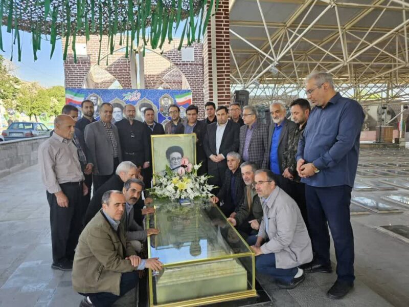 حلقه کارکنان صنعت، معدن و تجارت آذربایجان شرقی بر گرد مزار پدر معنوی آذربایجان