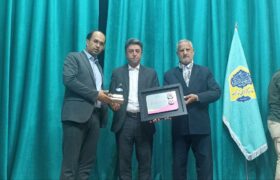 اهدای لوح افتخار از سوی شهرداری و شورای اسلامی شهر مرند به معلم ماندگار و جانباز بسیجی استان