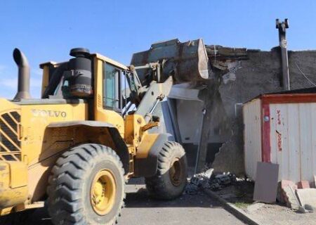 تخریب یک ویلای مسکونی، تجاری غیرمجاز در باسمنج