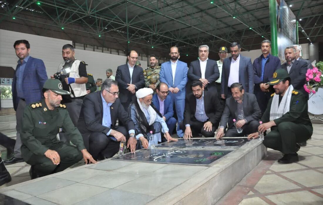مراسم عطر افشانی گلزار شهدا در مرند به مناسبت سالروز آزادسازی خرمشهر