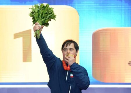 پاراکاراته کار آذربایجان شرقی بر بام آسیا ایستاد