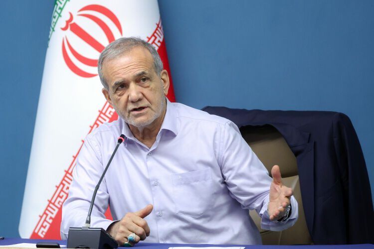 بررسی روند تامین مالی پروژههای برق خورشیدی با حضور رئیسجمهور