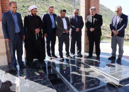 غبارروبی و عطرافشانی مزار شهدای گمنام کلیبر با حضور مدیرکل فرهنگ و ارشاد اسلامی آذربایجان شرقی