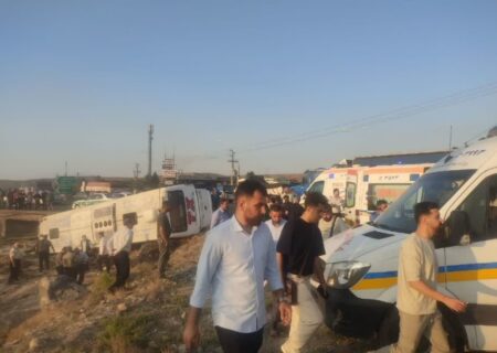 واژگونی اتوبوس در محور آذرشهر – ایلخچی ۱۸ مصدوم به جا گذاشت