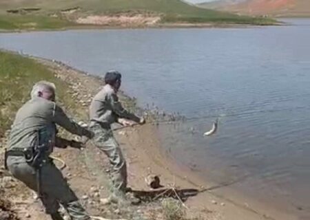 جمع آوری تورهای ماهیگیری از سد سهند