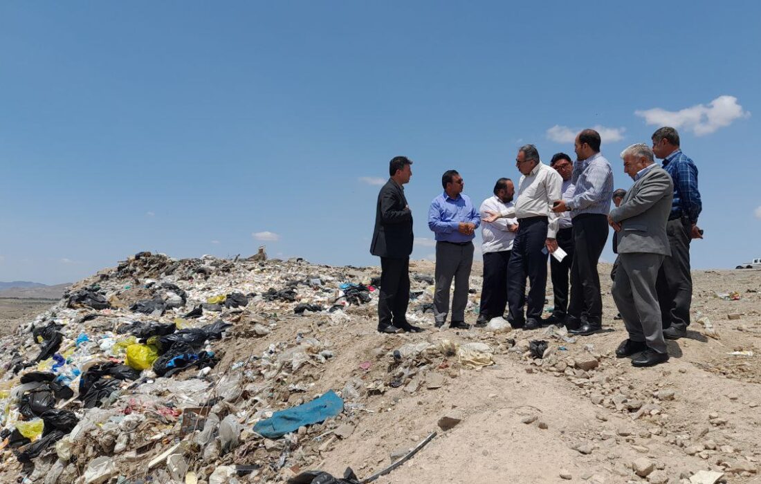 بازدید  فرماندار مرند از محل دفن زباله شهرداری مرند