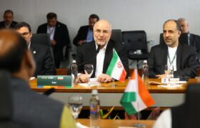 تاکید ایران و هند بر گسترش همکاری های اقتصادی و پارلمانی در حاشیه اجلاس بریکس