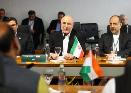 تاکید ایران و هند بر گسترش همکاری های اقتصادی و پارلمانی در حاشیه اجلاس بریکس