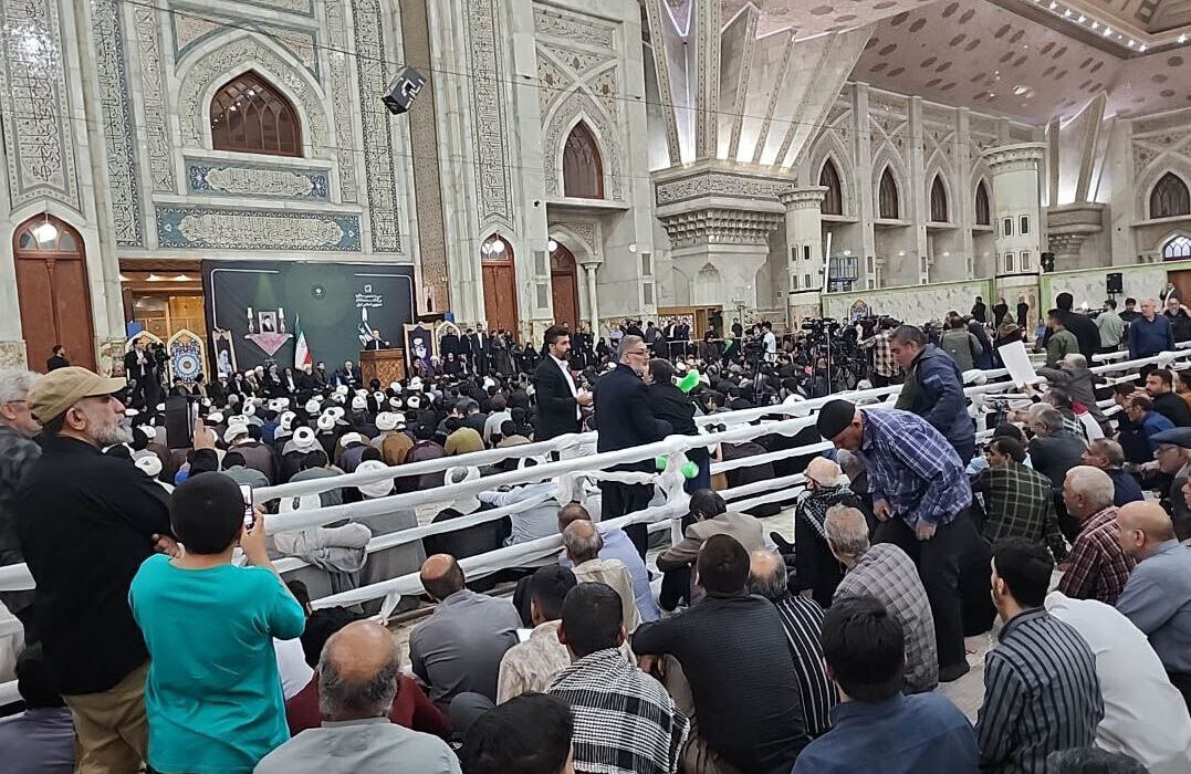 حضور پرشور دلدادگان امام راحل در حرم مطهر بنیانگذار جمهوری اسلامی +فیلم