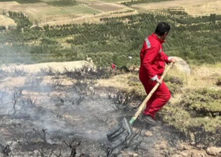 مهار آتش‌سوزی در مراتع آلماچوان مراغه