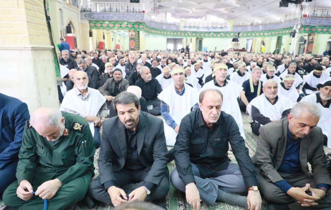 حضور پرشور کفن‌پوشان فدایی رهبری در نماز جمعه همدان