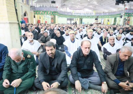 حضور پرشور کفن‌پوشان فدایی رهبری در نماز جمعه همدان