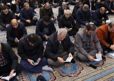 توسل کارکنان منطقه ۸ عملیات انتقال گاز ایران به اهل بیت (ع)