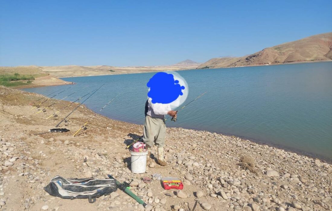 صیادان سد سهند توسط محیط زیست هشترود بازداشت شدند