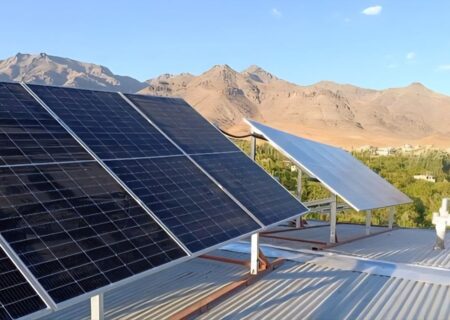 آئین کلنگ زنی از پروژه بزرگترین سیستم برق خورشیدی در شمال‌غرب کشور