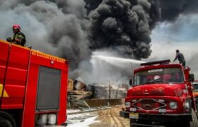 آتش سوزی در پالایشگاه نفت آبادان؛ عملیات اطفای حریق ادامه دارد