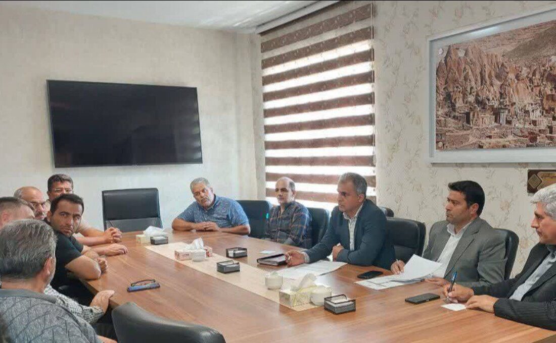 برگزاری جلسه ارزیابی انتقال باتیک‌کاران اسکو به شهرک صنعتی نیرومند